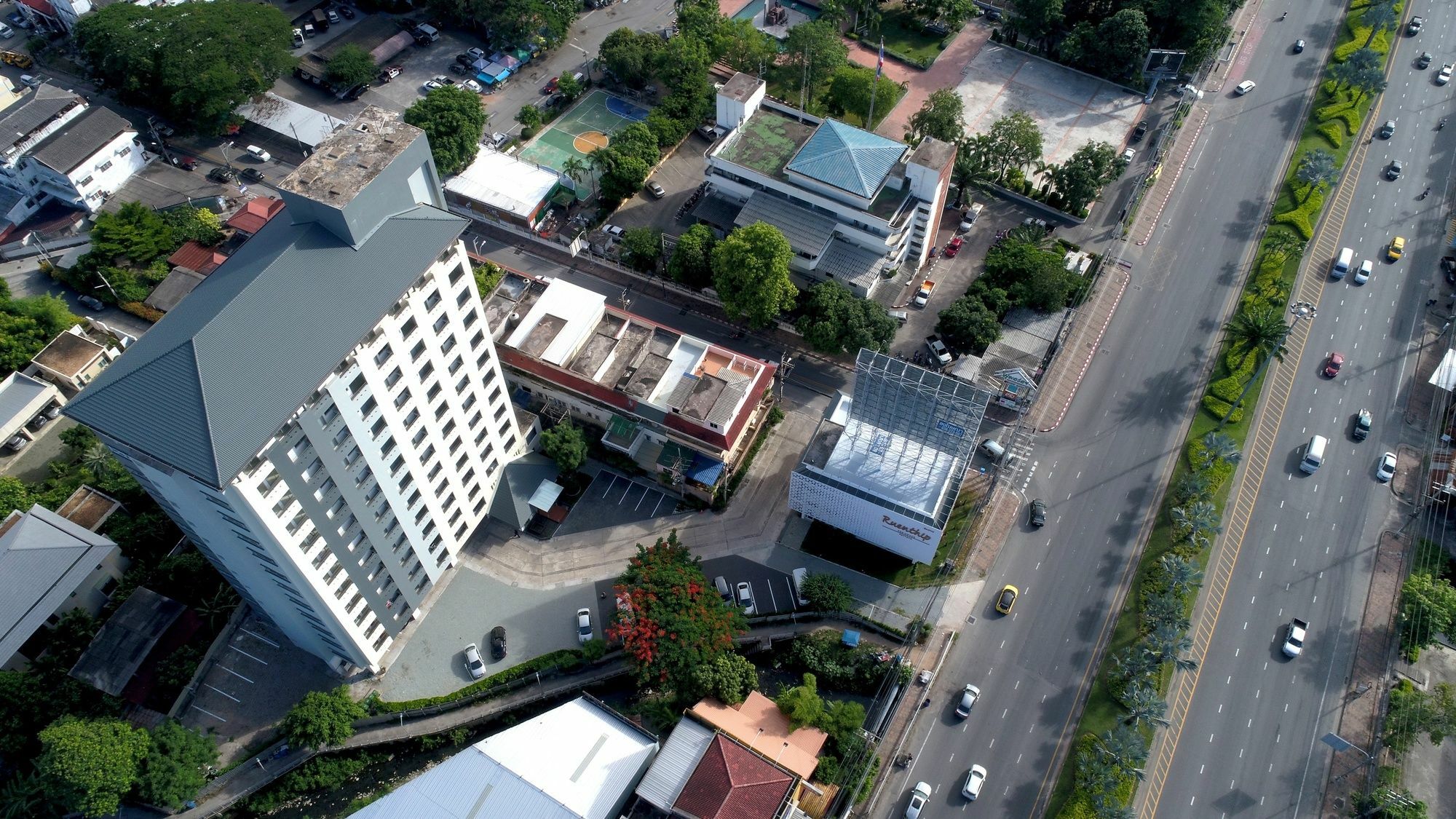 Hotel Ruenthip Pattaya Exterior foto
